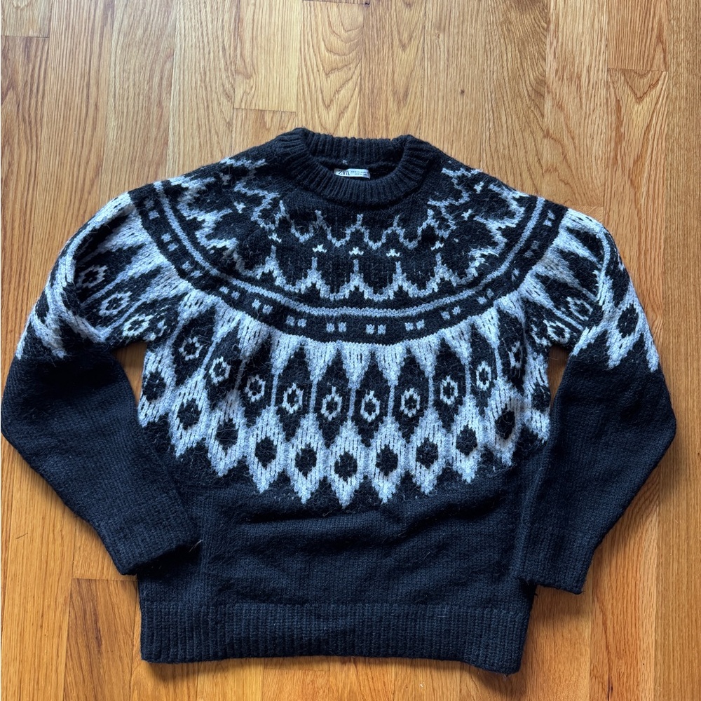 Zara Men's Black and Gray Crewneck Sweater